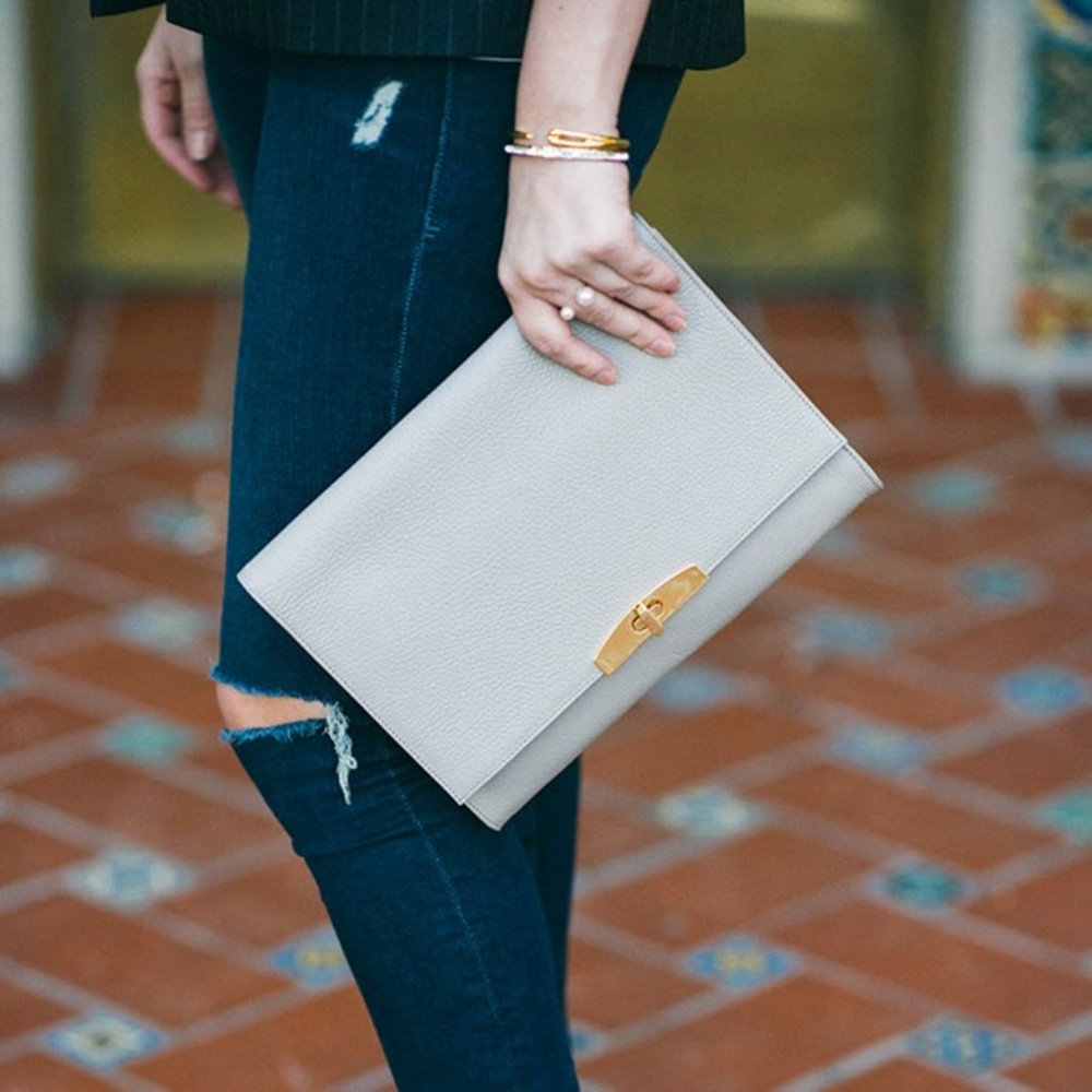 Cuyana Oversized Pebbled Leather Clutch • Stone / Grey